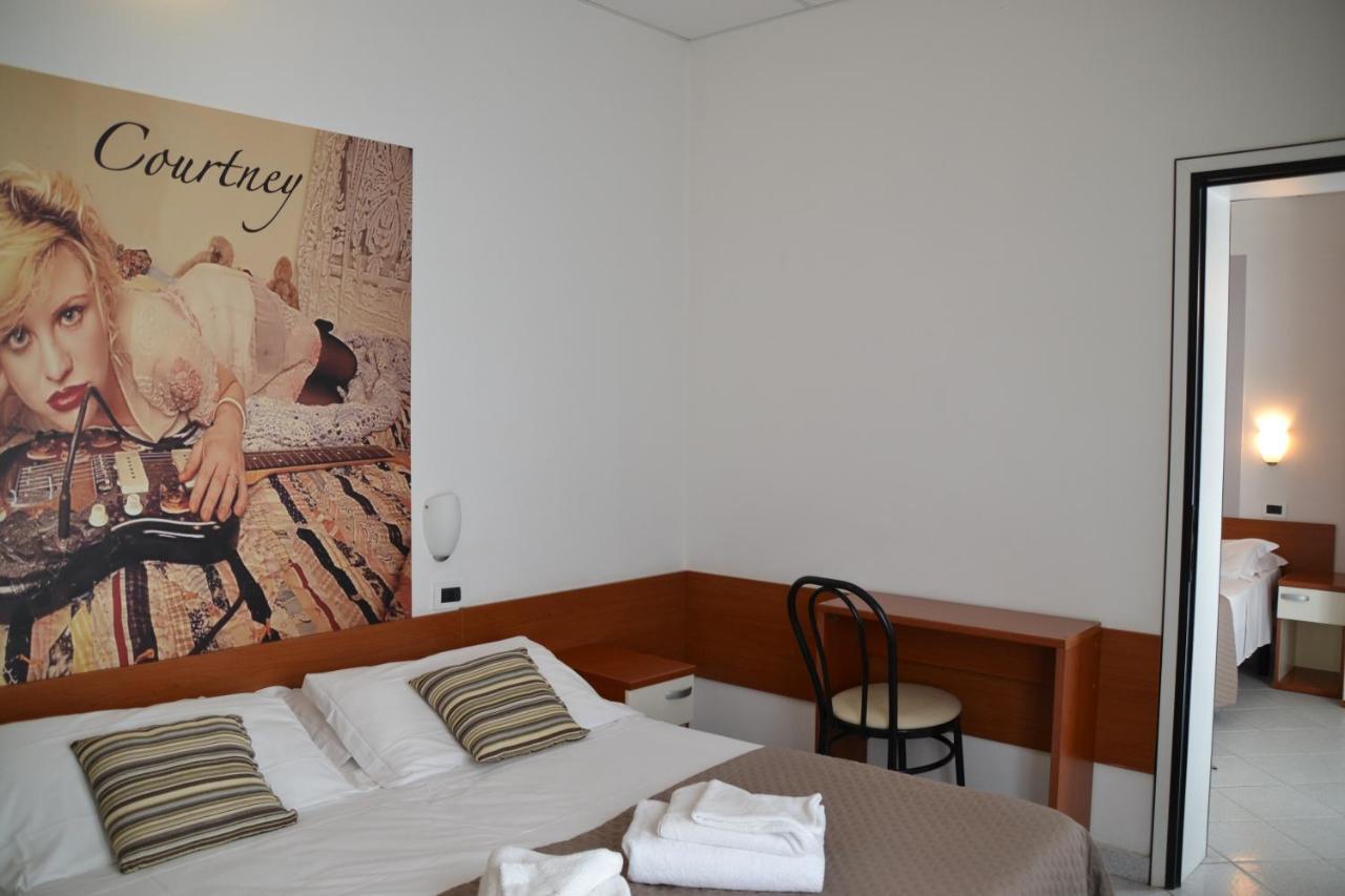 Hotel Villa Del Parco Rimini Ngoại thất bức ảnh